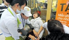 Hơn 20 người phải vào viện trong đó có bao gồm nhân viên và khách hàng.