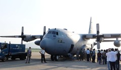 Máy bay C-130 Hercules đậu tại sân bay quốc tế Đà Nẵng