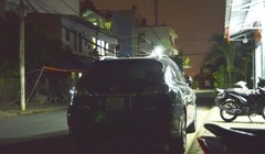 Chiếc ôtô Lexus của ông Trần Thái Hòa tại trụ sở công an phường Tân Phong, Q.7