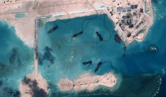 Hình ảnh vệ tinh cho thấy Trung Quốc đang xây dựng đường băng được cho là dùng vào các mục đích quân sự ở bãi Đá Chữ Thập.