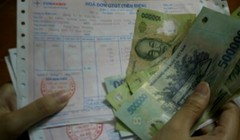 Hóa đơn tiền điện của các hộ gia đình sử dụng điện tăng cao so với tháng trước đó.