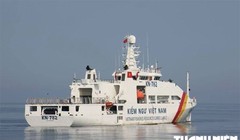 Tàu KN-782 tại hiện trường máy bay Su-22 rơi. Hiện tại sở chỉ huy tiền phương đã được đặt ngay trên con tàu hiện đại này 