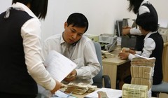 Sau khi tỷ giá được điều chỉnh, điều gì sẽ xảy đến với lãi suất tiền đồng, dự trữ ngoại hối và cán cân thương mại?