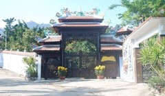 Cổng biệt phủ đồ sộ của đại gia vàng trên núi Hải Vân