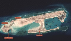 Ngoài đường băng dài 3.000m đã hoàn thành ở Đá Chữ Thập, Trung Quốc đang ráo riết xây dựng thêm một đường băng với kích cỡ tương tự tại Đá Xu Bi