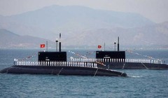 Tàu ngầm HQ-182 Hà Nội và HQ-183 Tp. Hồ Chí Minh của Hải quân Việt Nam