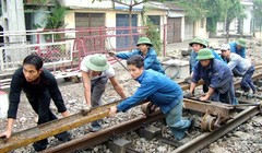 Hệ thống giao thông VN rất mất cân đối, không đồng bộ. Đường sông, đường sắt hầu như bị quên lãng - Ảnh: Ngọc Thắng