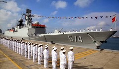 Tàu hộ vệ tên lửa Type 054A gia nhập hạm đội Nam Hải tại căn cứ Sanya ở Hải Nam