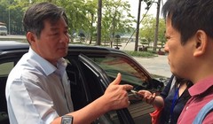 Bộ trưởng Bùi Quang Vinh chia sẻ thêm với báo chí về áp lực của bộ, sau khi kết thúc phiên thảo luận.