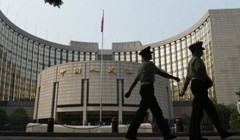 Ngân hàng Nhân dân Trung Quốc cắt giảm lãi suất lần thứ 6 với hi vọng hỗ trợ nền kinh tế đang suy giảm - Ảnh: AFP