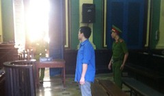 Bị cáo Tuấn tại phiên tòa hôm 30.9, một mực cho rằng không cưỡng đoạt tiền bà Huệ!