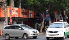 Taxi truyền thống đang gặp phải sự cạnh tranh gay gắt từ các mô hình kinh doanh vận tải mới - Ảnh: Diệp Đức Minh
