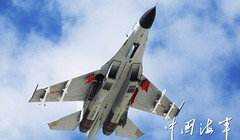 Trung Quốc điều máy bay chiến đấu mang tên lửa áp sát các đảo nhân tạo - Ảnh: South China Morning Post