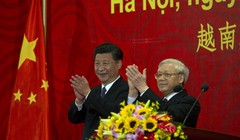 Tổng Bí thư Đảng, Chủ tịch Trung Quốc Tập Cận Bình (trái) và Tổng Bí thư Nguyễn Phú Trọng phát biểu trước thanh niên hai nước Việt - Trung sáng 6-11 - Ảnh: Việt Dũng