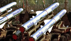 Tên lửa BrahMos trong một cuộc duyệt binh tại Ấn Độ (AP)
