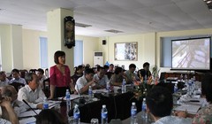 Nữ doanh nhân trẻ Trần Thị Thuấn Hoa trong một cuộc họp