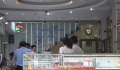 Ngày 3.12, mọi hoạt động giao dịch tại tiệm vàng N.P. vẫn diễn ra bình thường.