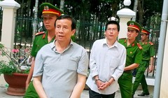 Các bị cáo áp tải đến phiên tòa xét xử phúc thẩm sáng 11.12 - Ảnh Trần Thanh Phong