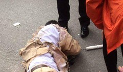 Thượng úy Đạt hương tích khắp người do hành vi của Chuyên gây ra.