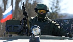 Tổng thống Putin lần đầu thừa nhận có quân nhân Nga ở Ukraine, nhưng cho biết họ không phải được triển khai thường xuyên như tố cáo của phương Tây - Ảnh: Reuters