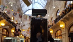 Chai nước hoa với chân dung Tổng thống Putin và dòng chữ: Lấy cảm hứng từ Vladimir Putin