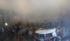 Xe siêu sang bị hỏa hoạn thiêu cháy