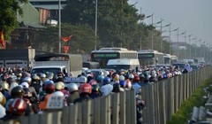 Cảnh đông đúc trên Quốc lộ 1 cũ