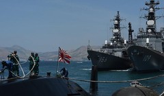 Hai khu trục hạm Nhật Bản vừa ghé vào cảnh Cam Ranh của Việt Nam