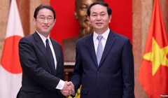 Ngoại trưởng Nhật Fumio Kishida và Chủ tịch nước Trần Đại Quang tại cuộc gặp ở Hà Nội ngày 6/5