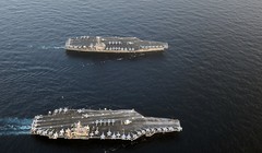 Hai tàu sân bay Mỹ đang tập trận rầm rộ ở sát Biển Đông thị uy