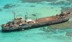 Chiếc tàu đổ bộ của Philippines chiếm đóng trái Bãi Cỏ Mây (thuộc quần đảo Trường Sa, Việt Nam) đang trong tình trạng mục nát