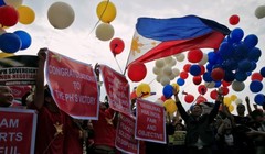 Người dân Philippines ăn mừng sau khi Tòa án quốc tế ra phán quyết cuối cùng về vụ kiện Biển Đông