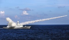 Chiến hạm Trung Quốc phóng tên lửa trong cuộc tập trận hồi đầu tháng 7/2016, ngay trước khi Toà án quốc tế ra phán quyết về tranh chấp Biển Đông