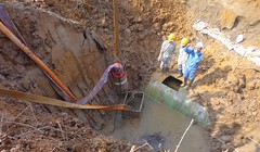 Đường ống nước sạch sông Đà cấp nước cho Hà Nội bị vỡ tiếp lần thứ 10 vào ngày 15-1-2015 - Ảnh: Phương Minh