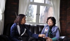 Tác giả phỏng vấn bà Trương Mỹ Hoa tại Australia.