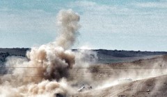 Khói bốc lên sau các cuộc giao tranh tại Kobane. Ảnh: AFP-TTXVN