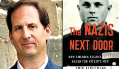 Nhà báo Eric Lichtblau và cuốn sách “The Nazis next door”.