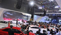 Đa số xe sang được nhập khẩu nguyên chiếc về Việt Nam. 