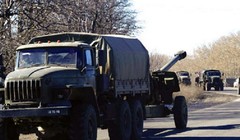 Lực lượng đối lập ở miền Đông Ukraine đã bắt đầu rút vũ khí hạng nặng ra khỏi vùng chiến sự.  Ảnh: Sputnik