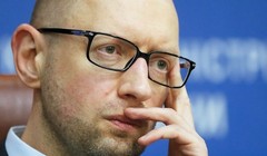 Sức ép đang gia tăng đối với đương kim Thủ tướng Arseny Yatsenyuk. Ảnh: Reuters