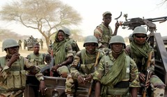 Lực lượng đặc nhiệm Nigeria chuẩn bị tấn công Boko Haram tại Diffa - Ảnh: Reuters