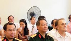 Ông V.D.Danilovich, ngoài cùng bên phải, trong một chuyến trở lại thăm Việt Nam.