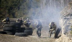 Giao tranh bùng phát ở Ukraine, Canada đến cứu Kiev?