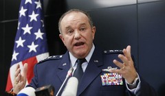 Tư lệnh đồng minh tối cao NATO ở châu Âu, Tướng Mỹ Philip Breedlove đã kêu gọi việc xây dựng hệ thống đường dây nóng (điện thoại đỏ) với Moscow.