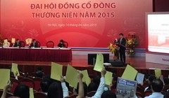 Đại hội cổ đông Vietinbank ngày 14-4 vừa qua cũng thông qua việc sáp nhập ngân hàng này với PGBank - Ảnh Lê Thanh