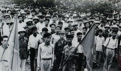 Từ năm 1970 đến 1972, theo lệnh tổng động viên, hàng nghìn sinh viên các trường đại học lên đường nhập ngũ, bổ sung lực lượng chiến đấu cho chiến trường.