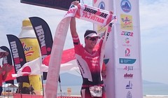 Vận động viên James Cunnama đến từ Nam Phi đã trở thành nhà vô địch của nhóm VĐV chuyên nghiệp.