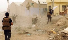 Lực lượng an ninh Iraq chống đỡ không nổi trước các đợt tấn công của IS, dù nhận được hỗ trợ từ bom đạn liên quân 