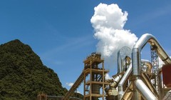 Nhà máy Xi măng Sông Gianh (Cosevco) là một trong ít nhà máy duy trì công suất hoạt động bình quân 100%