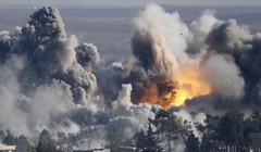 Thị trấn Kobani của Syria ngập trong lửa đạn - Ảnh: Reuters
